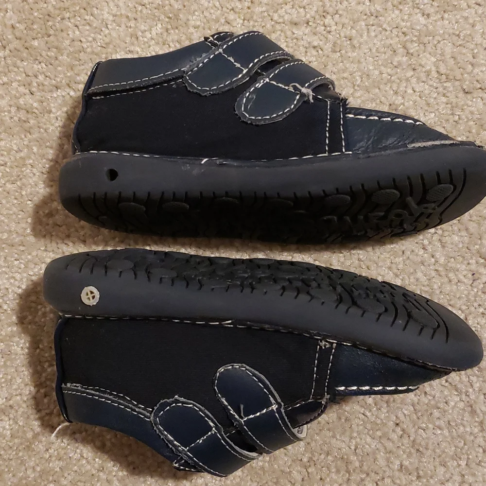 Wee Squeak 10 navy boy shoes